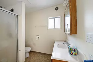 860 Burton St, Harrisburg, OR 97446 - Photo 15