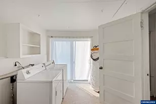 860 Burton St, Harrisburg, OR 97446 - Photo 13