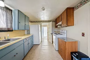 860 Burton St, Harrisburg, OR 97446 - Photo 9