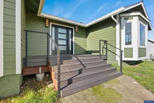 383 Ridgecrest Dr, Roseburg, OR 97471 - Photo 3