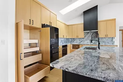 383 Ridgecrest Dr, Roseburg, OR 97471 - Photo 13