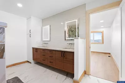 383 Ridgecrest Dr, Roseburg, OR 97471 - Photo 17