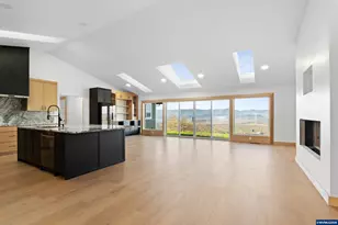 383 Ridgecrest Dr, Roseburg, OR 97471 - Photo 5