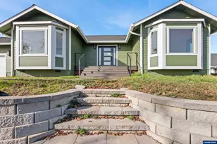 383 Ridgecrest Dr, Roseburg, OR 97471 - Photo 11