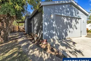 1997 SE Virginia Dr, Dallas, OR 97338 - Photo 3