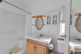 204 Cascade Dr, Lebanon, OR 97355 - Photo 15