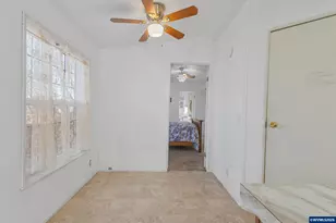 204 Cascade Dr, Lebanon, OR 97355 - Photo 11