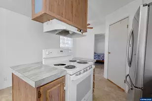 204 Cascade Dr, Lebanon, OR 97355 - Photo 9