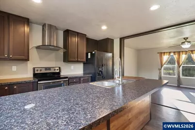 1033 Camelot Dr, Salem, OR 97306 - Photo 15