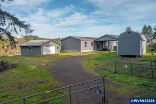 1033 Camelot Dr S, Salem, OR 97306 - Photo 43