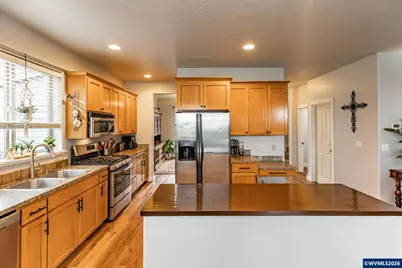 238 W Jadon Dr, Lebanon, OR 97355 - Photo 3