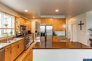 238 W Jadon Dr, Lebanon, OR 97355 - Photo 3