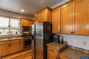 238 W Jadon Dr, Lebanon, OR 97355 - Photo 9