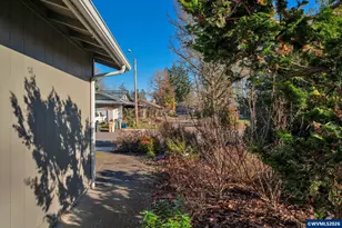 1984 SE Crystal Circle Dr, Corvallis, OR 97333 - Photo 5