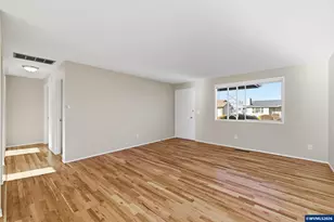 1386 Vanderbeck Ln, Woodburn, OR 97071 - Photo 5