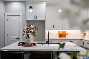 819 Riley Dr, Silverton, OR 97381 - Photo 7