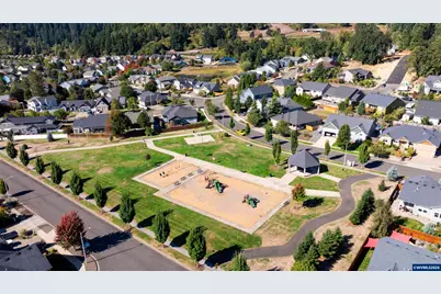 819 Riley Dr, Silverton, OR 97381 - Photo 37