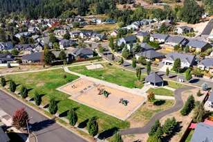 819 Riley Dr, Silverton, OR 97381 - Photo 37