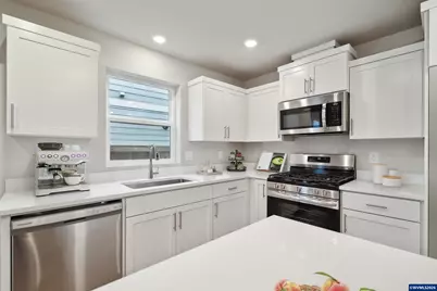 714 Merriott Ln, Woodburn, OR 97071 - Photo 3