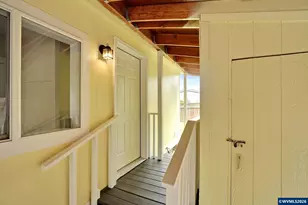 1015 Oak St, Silverton, OR 97381 - Photo 5