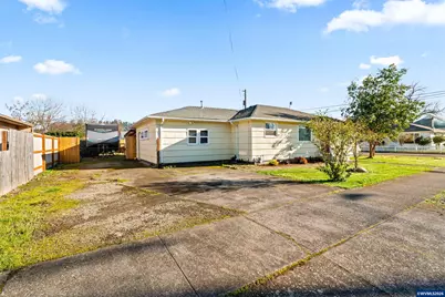 1185 Franklin St, Lebanon, OR 97355 - Photo 3