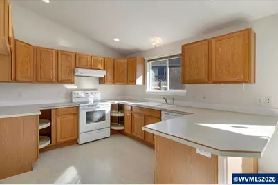 1860 Plateau Dr NE, Salem, OR 97305 - Photo 17