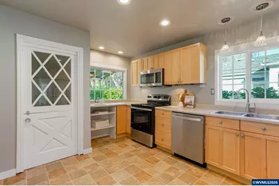 1065 22nd St NE, Salem, OR 97301 - Photo 13