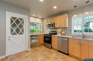 1065 22nd St NE, Salem, OR 97301 - Photo 13