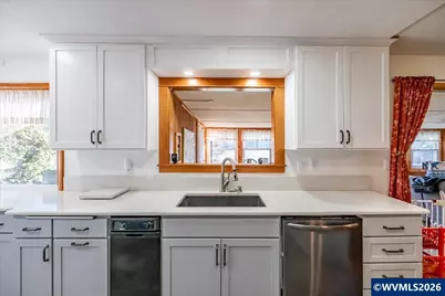 31867 Lawrence St, Lebanon, OR 97355 - Photo 9