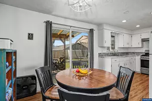 1240 Hood St SE, Albany, OR 97322 - Photo 9