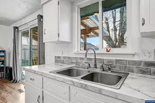 1240 Hood St SE, Albany, OR 97322 - Photo 11