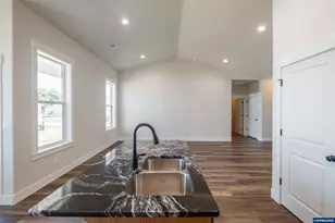 4445 Knotty Pne Ct, Sweet Home, OR 97386 - Photo 19