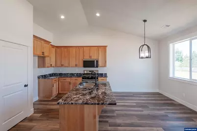 4445 Knotty Pine Ct, Sweet Home, OR 97386 - Photo 11