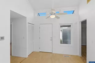 1062 33rd Ave SW, Albany, OR 97321 - Photo 3