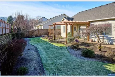 918 Pioneer Dr, Silverton, OR 97381 - Photo 33