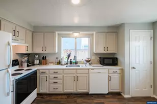 2942 Mount Vernon St SE, Albany, OR 97322 - Photo 7