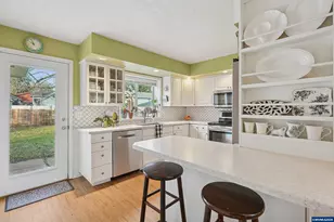 2055 Summer St SE, Salem, OR 97302 - Photo 13