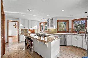 1755 NW Lewisburg Ave, Corvallis, OR 97330 - Photo 9