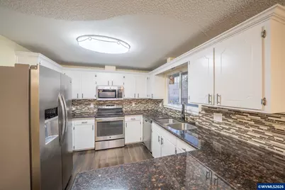 821 Johnson St, Woodburn, OR 97071 - Photo 15