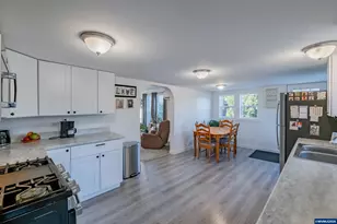 269 S Second St, Lebanon, OR 97355 - Photo 5