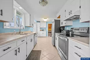 586 45th Pl NE, Salem, OR 97301 - Photo 11