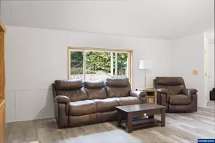 3372 Long St, Sweet Home, OR 97386 - Photo 9