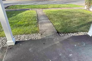 766 20th St NE, Salem, OR 97301 - Photo 3