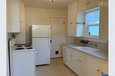 945 Hood St NE, Salem, OR 97301 - Photo 11