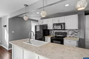 995 985 Garnet St NE, Salem, OR 97301 - Photo 7