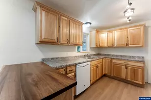 28130 Water Ln, Sweet Home, OR 97386 - Photo 7