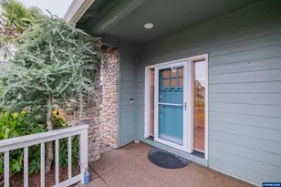 527 Grandover Ave SE, Salem, OR 97306 - Photo 3