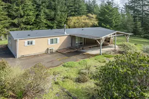 533 N Bayview Rd, Waldport, OR 97394 - Photo 3