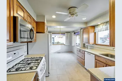 163 W Clackamas Cir, Woodburn, OR 97071 - Photo 9