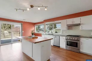 1694 Sunrise Cir NW, Salem, OR 97304 - Photo 11